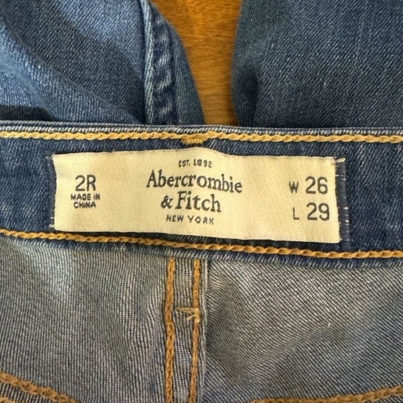 Abercrombie & Fitch Size 2 Medium Wash Mid-Rise Jeggings w/29.5" Inseam - EUC - Picture 3 of 6